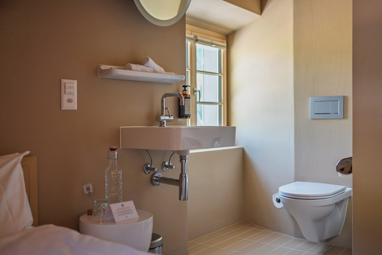 Bathroom 4, Speluca Brauerei & Genusshotel, Hinterrhein