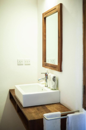 Bathroom 4, THE ART HOTEL, Kusini