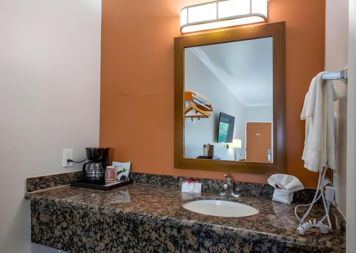 Bathroom 4, Wildflower Inn, Yavapai