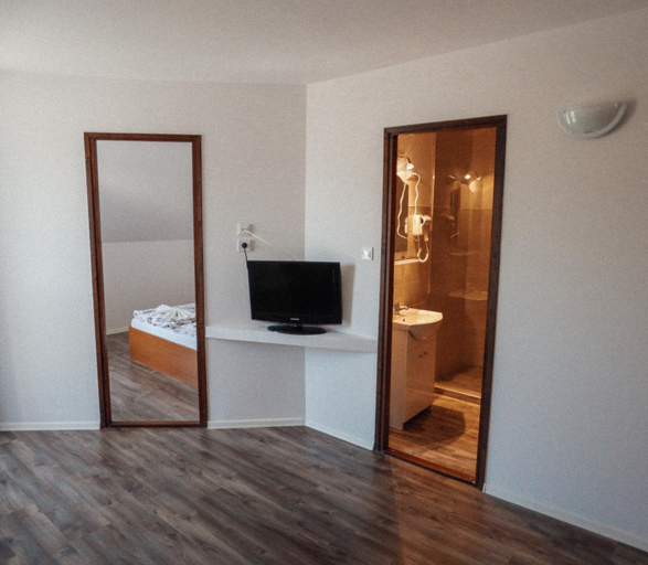 Bathroom 3, Megnyugtat-lak Apartmanhaz, Eger
