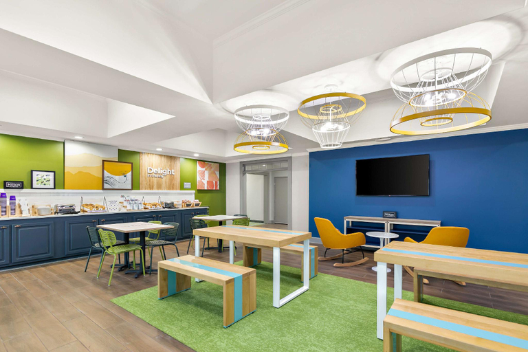 Food & Drinks 5, Spark by Hilton Commerce, GA, Banks