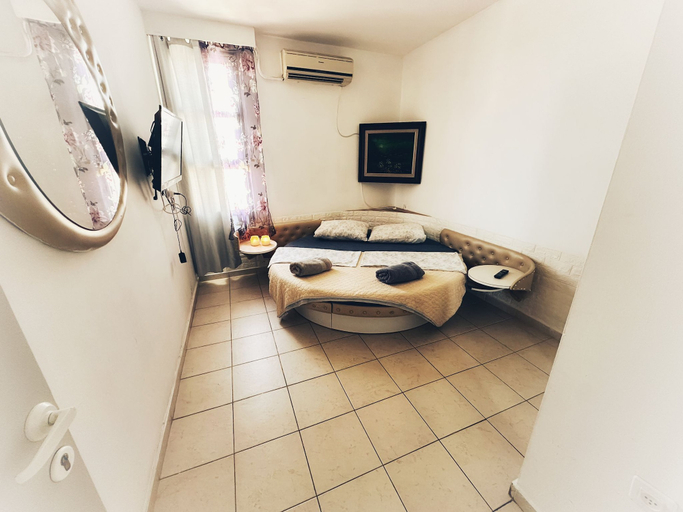 Bathroom 3, Eilat Balcony