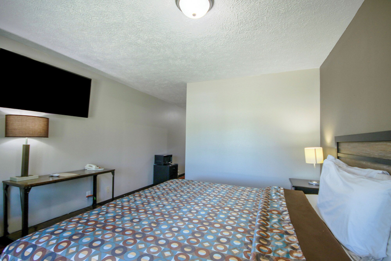 Bedroom 2, Hotel Arthur, Mills