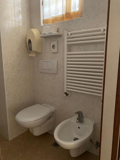 Bathroom 4, Hotel Modenese, Rimini