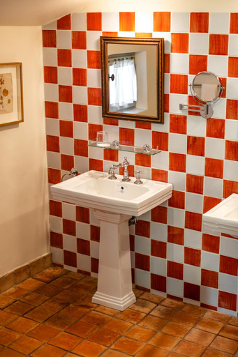 Bathroom 4, Auberge Ostape, Pyrénées-Atlantiques