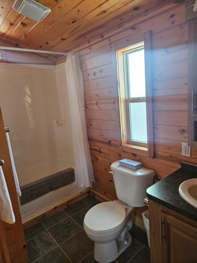 Bathroom 3, Parc Octopus, Lac-Saint-Jean-Est