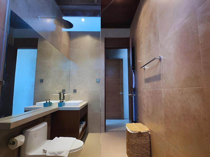Bathroom 4, Tana Beach Villas, Lian