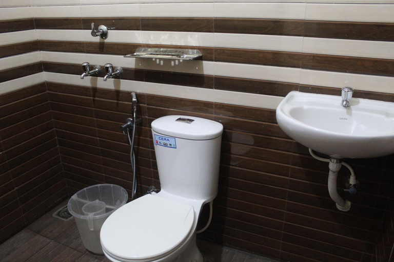 Bathroom 4, Anna Hotel, Thiruvananthapuram