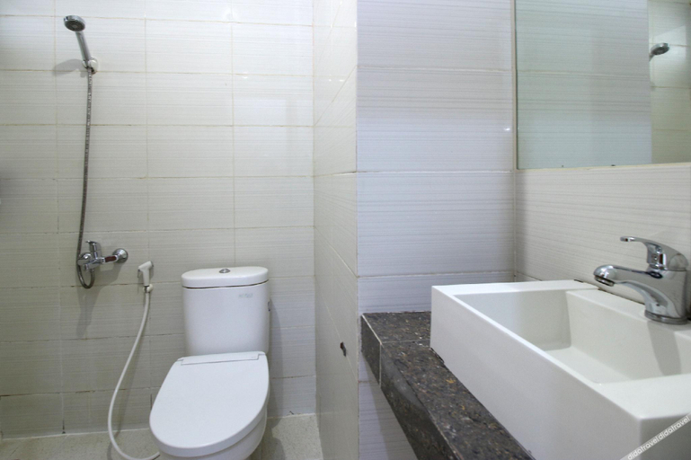 Bathroom 5, Alviry Garden BSD, South Tangerang