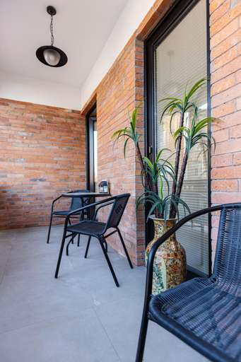 Others 3, Apart Meidani - Stylish Old Town Apartment with Balcony & Synagogue View, Tbilisi