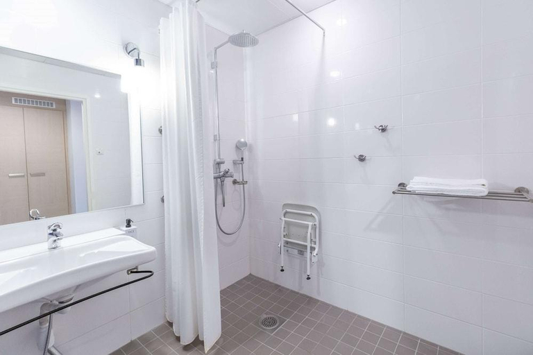 Bathroom 4, Scandic Hyvinkää, Uusimaa