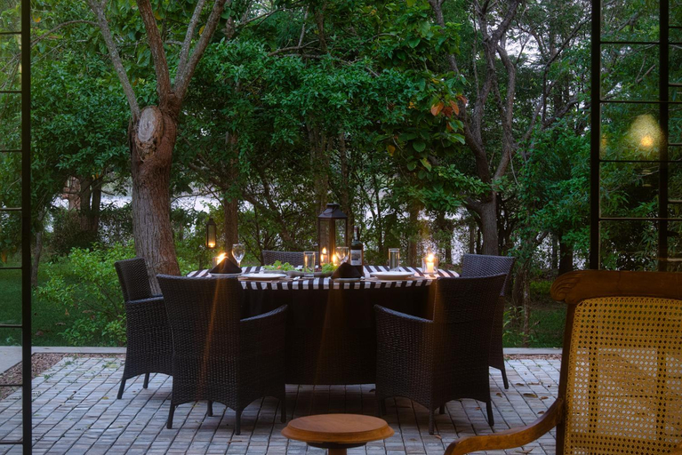 Food & Drinks 5, Neem Tree House, Thissamaharama