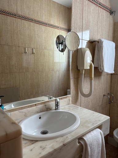 Bathroom 4, Hotel Grifeu y Restaurant - Costa Brava, Girona
