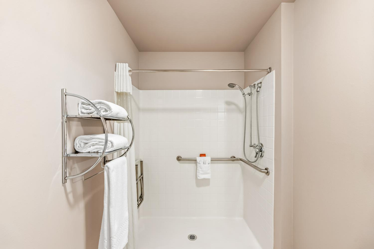 Bathroom 3, Ledgestone Suites Hotel Billings, Yellowstone