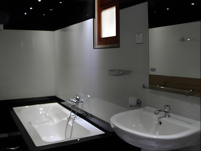 Bathroom 5, Wathsala Inn, Ambagamuwa