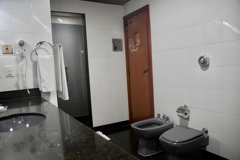 Bathroom 4, Americas Benidorm Hotel, Rio de Janeiro