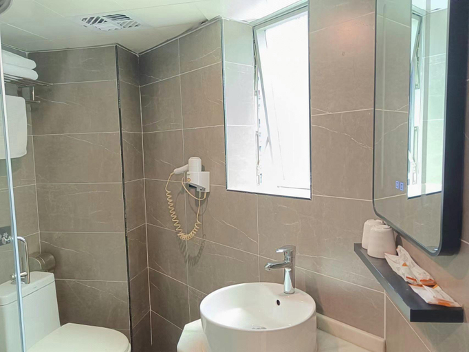 Bathroom 3, 7 Days Inn Chongqing Pengshui Peng Penghu Huayuan, Chongqing