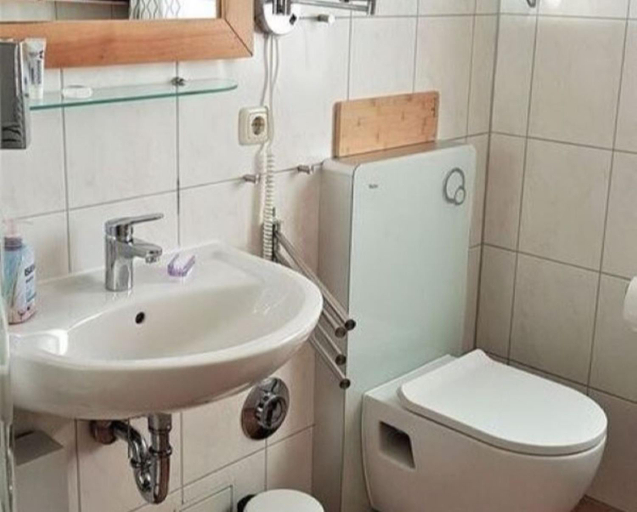 Bathroom, Waldstr 34 Wo 05, Rostock