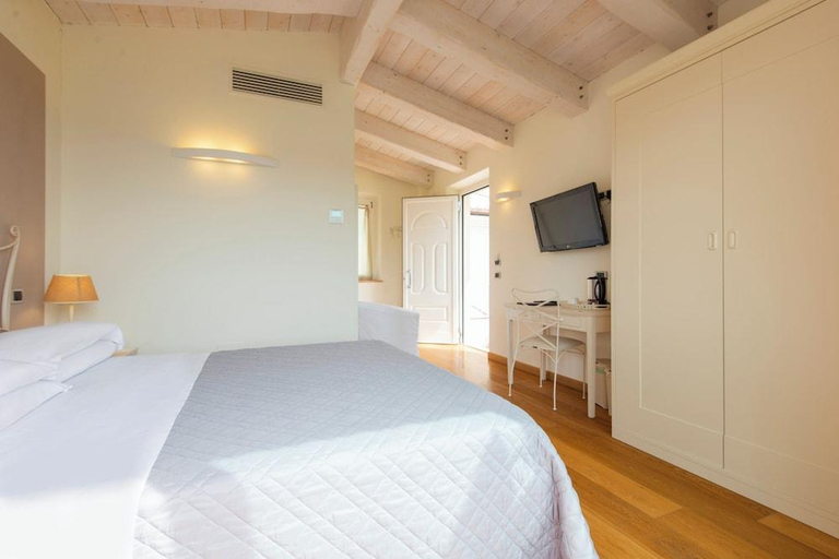 Bedroom 3, Hotel Giardino Suites Spa, Ancona