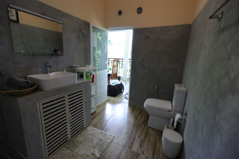Bathroom 4, Sinharaja River Lodge, Kalawana