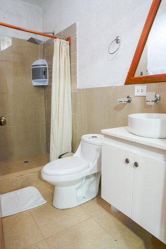 Bathroom 3, Royal Galapagos Inn, San Cristóbal