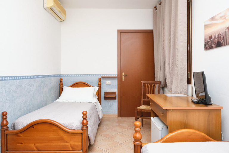 Bedroom 2, Al Bacino Rooms And Breakfast, Rovigo