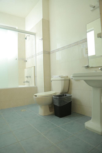 Bathroom 4, Hotel Casa Gonzalez, Mexico City