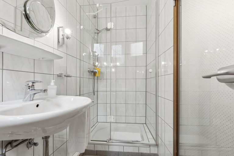 Bathroom 5, Hotel zum Erwin, Karlsruhe