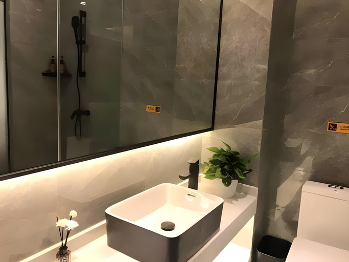 Bathroom, IU Hotel Chongqing West Railway Station Square, Chongqing