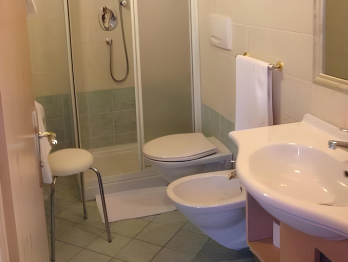 Bathroom 3, Hotel Cristallo, Trento