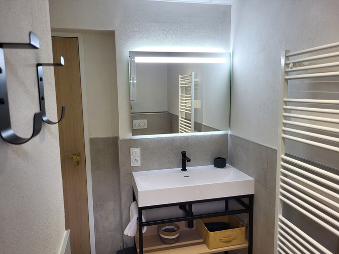 Bathroom 5, Mille100-47 - Ubaye Base Camp, Alpes-de-Haute-Provence