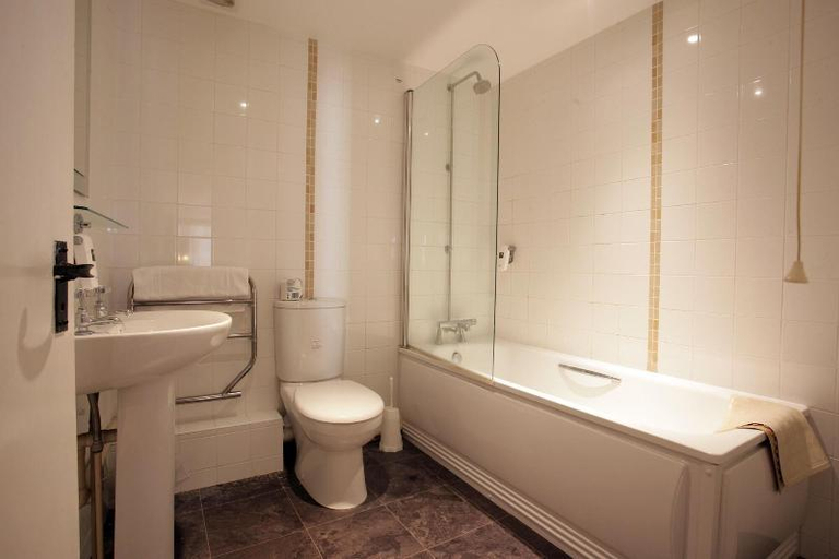 Bathroom 4, Original White Hart, Ringwood by Marston's Inns, Hampshire