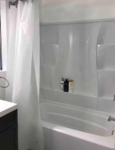 Bathroom 3, Studio Free Parking Walk to Convention, San Diego