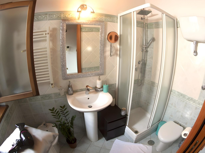 Bathroom 4, Luxury Domus, Rome