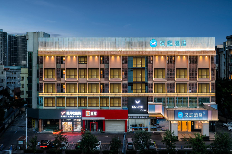 Exterior & Views