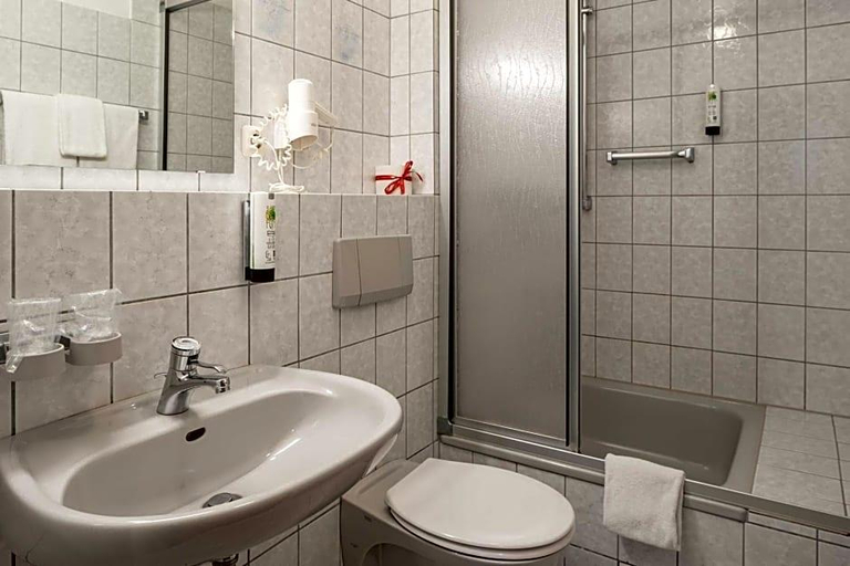 Bathroom 4, Astoria Hotel Essen, Essen