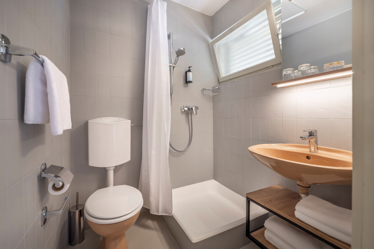 Bathroom 4, Sunny Makarska by Valamar, Makarska