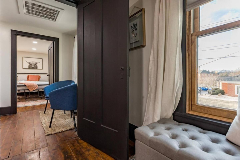 Bedroom 2, Charming Loft Escape Walk to River & Restaurants, Rockingham