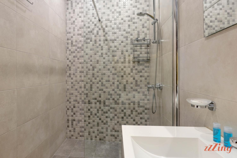 Bathroom 2, Gem Beachfront Apt with Amazing Bay and Sea Views