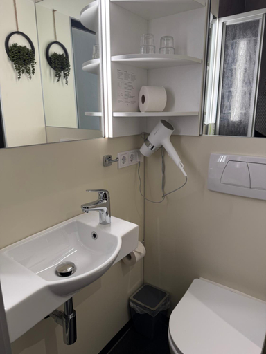 Bathroom 5, Hotel Am Schloss, Fulda
