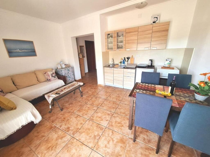 Private kitchenette, Sea Whisper Apartment