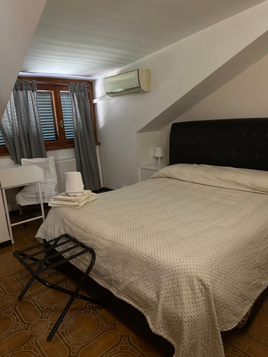 Bedroom 2, La Maison Blanche, Rome