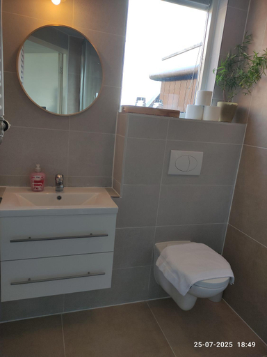 Bathroom 3, 't Wapen van Middelie, Zeevang