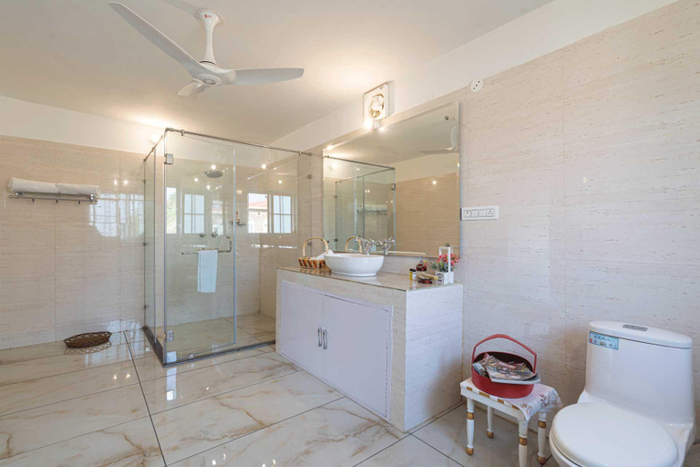 Bathroom 4, StayVista at Brickwood Hill with Outdoor Infinity Pool & Jacuzzi, Sahibzada Ajit Singh Nagar