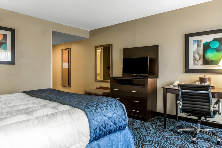 Bedroom 3, Regency Inn & Suites, New London
