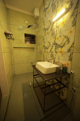 Bathroom 3, Plackal Heritage MunroeIsland, Kollam