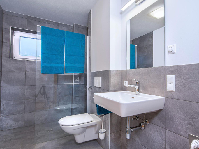 Bathroom 3, Apartment in Neukirchen by Wildkogelbahn, Zell am See