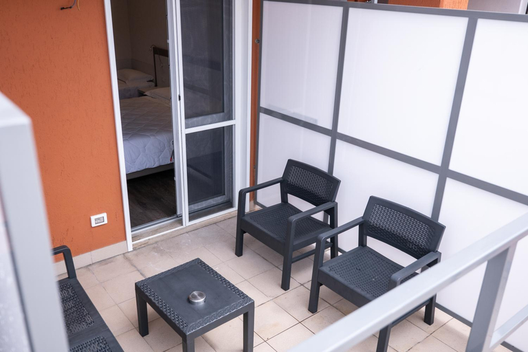 Others 5, Hotel Elys, Milano