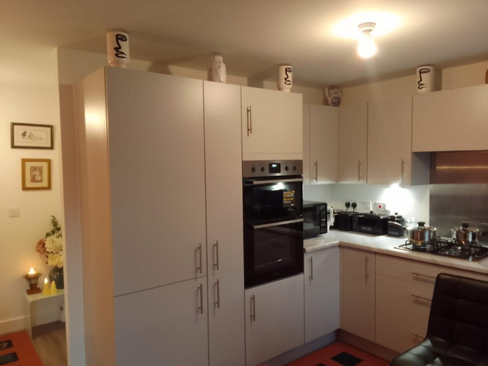 Others 3, Apartment Sleeps 10 - Contractors Long Stays WiFi, Walsall