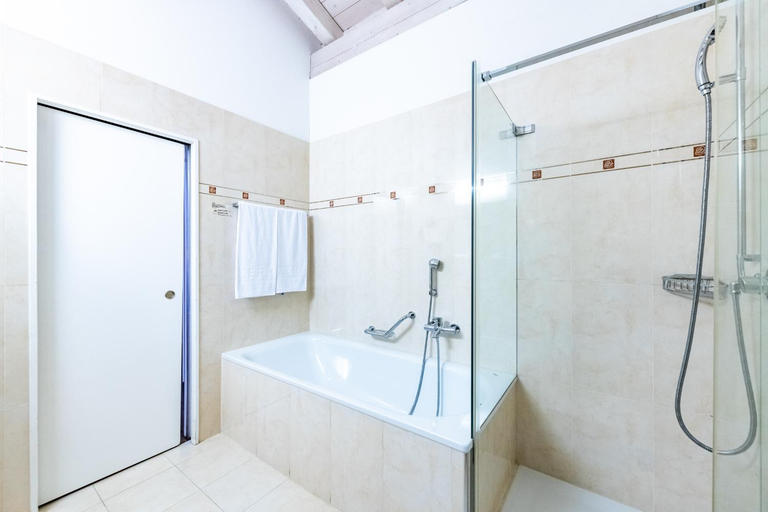 Bathroom 5, Hotel Lenzerhorn - Alpine Stay, Spa & Savour, Albula